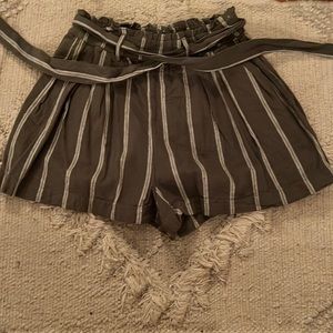 american eagle green and white shorts